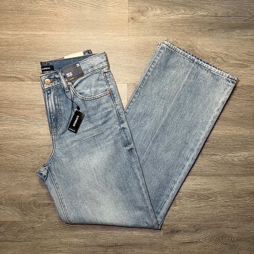 Express, High Waisted Wide Leg Jeans - Light Wash - Size 2R - Picture 2 of 13